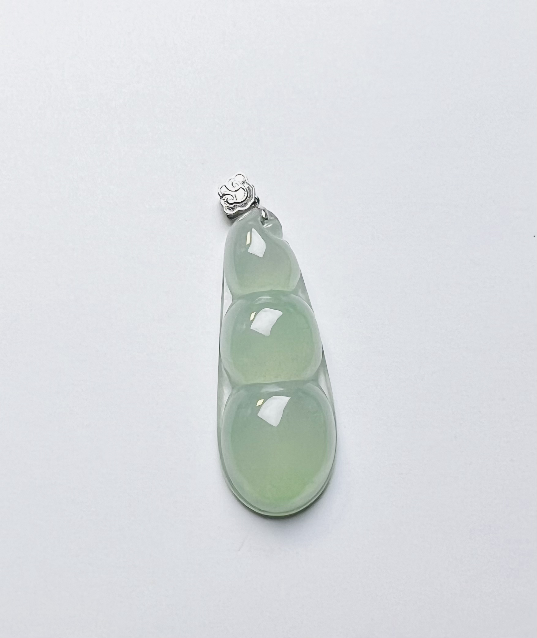 缅甸A货翡翠晴底福豆吊坠