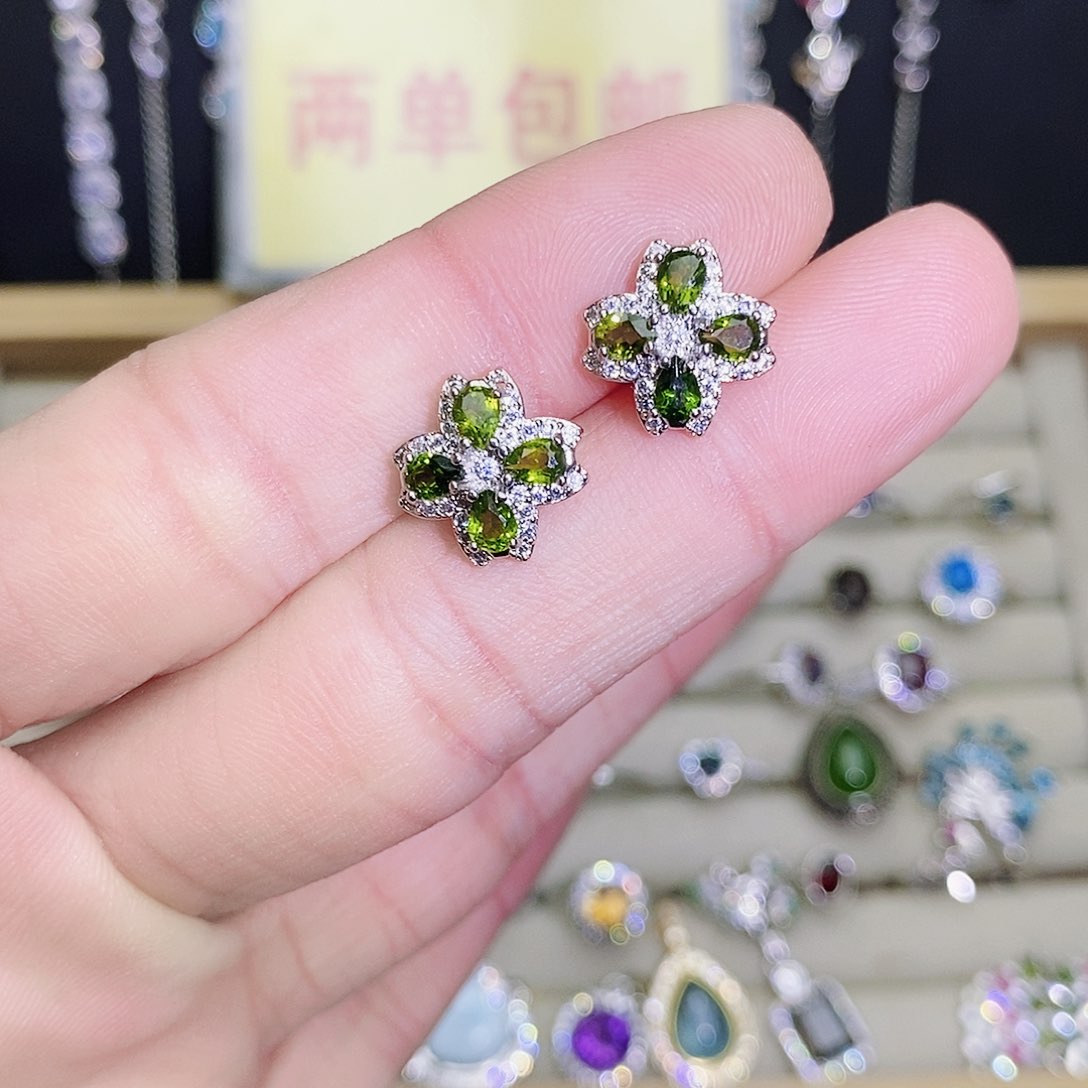 未镶嵌透辉石耳钉