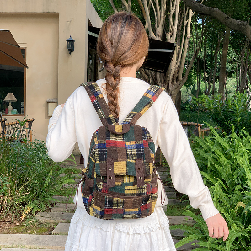 格纹拼布感复古格纹翻盖双肩包百搭情侣格子休闲小背包高颜值书包