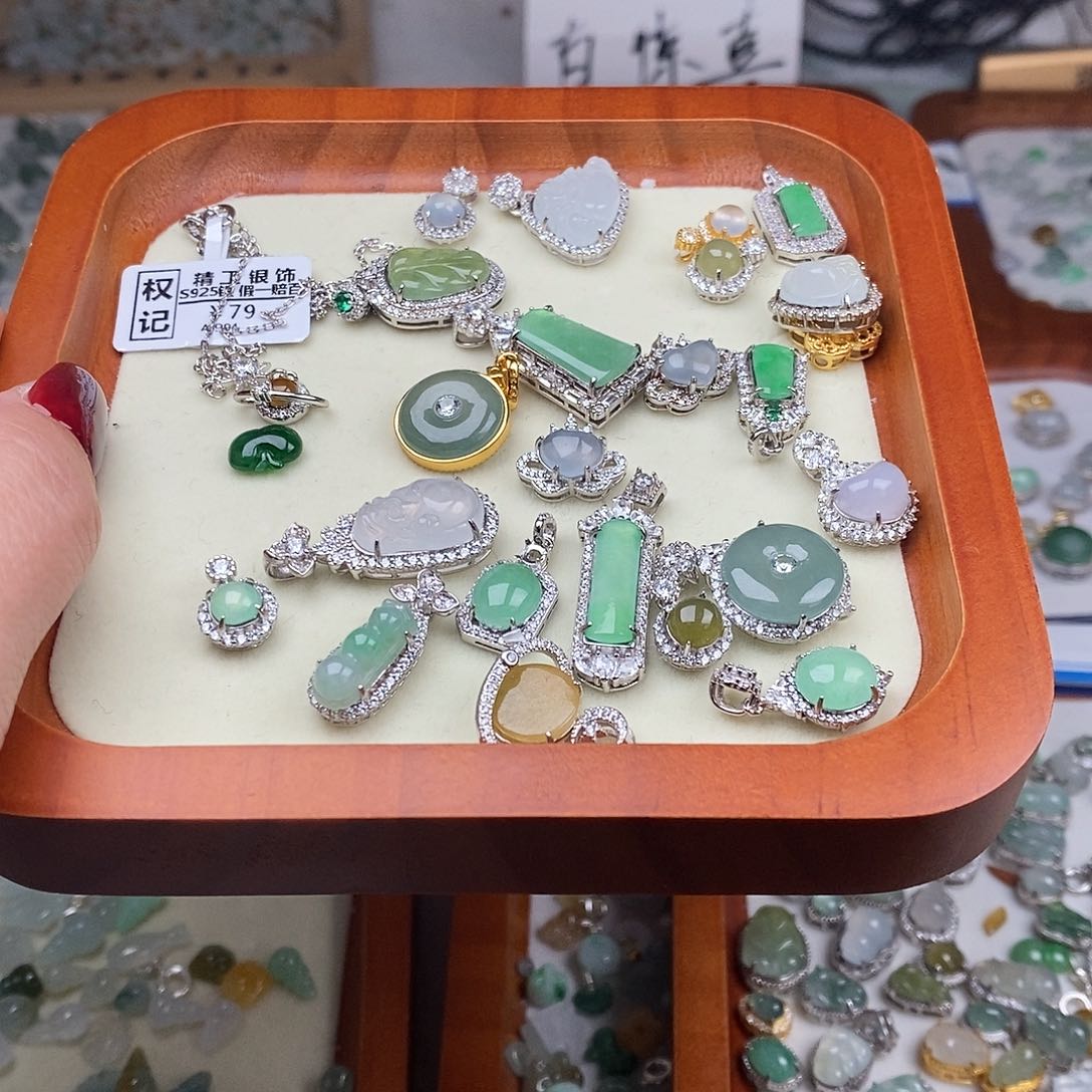 翡翠颈饰未镶嵌小吊坠喜欢可以点菜