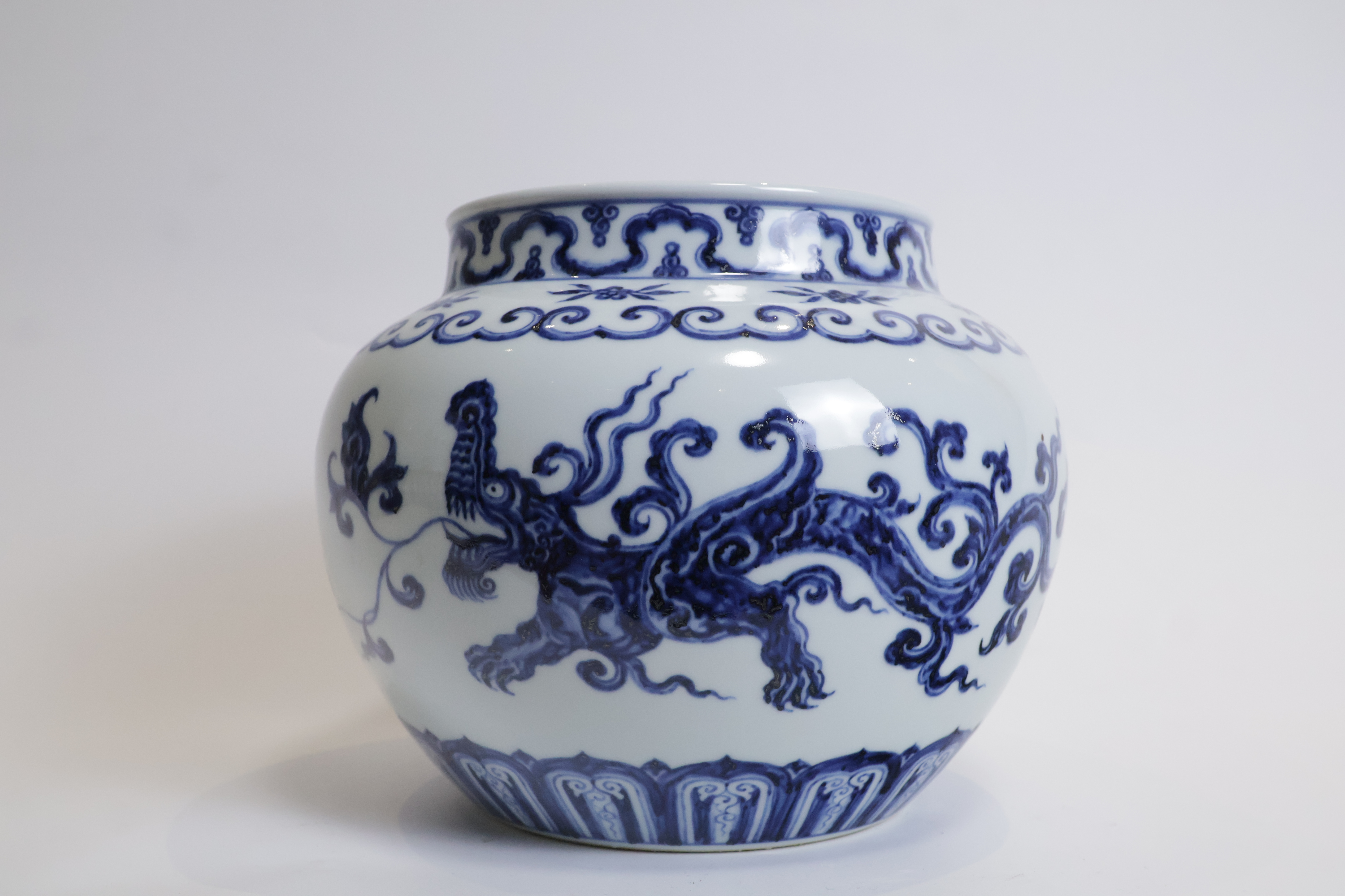 宣德青花草龙纹罐