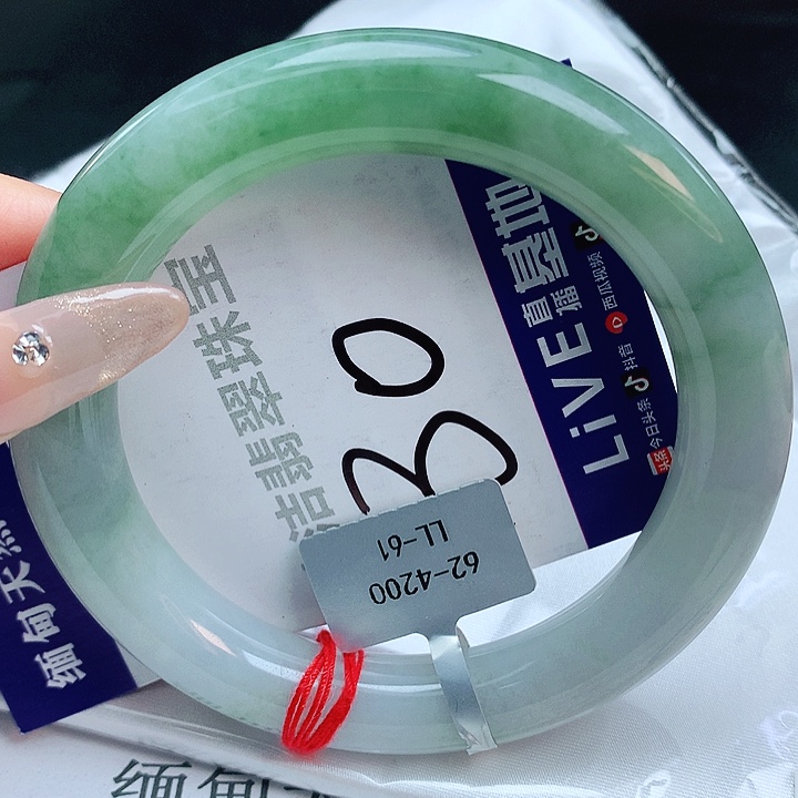 翡翠手镯未镶嵌缅甸天然a或翡翠手镯