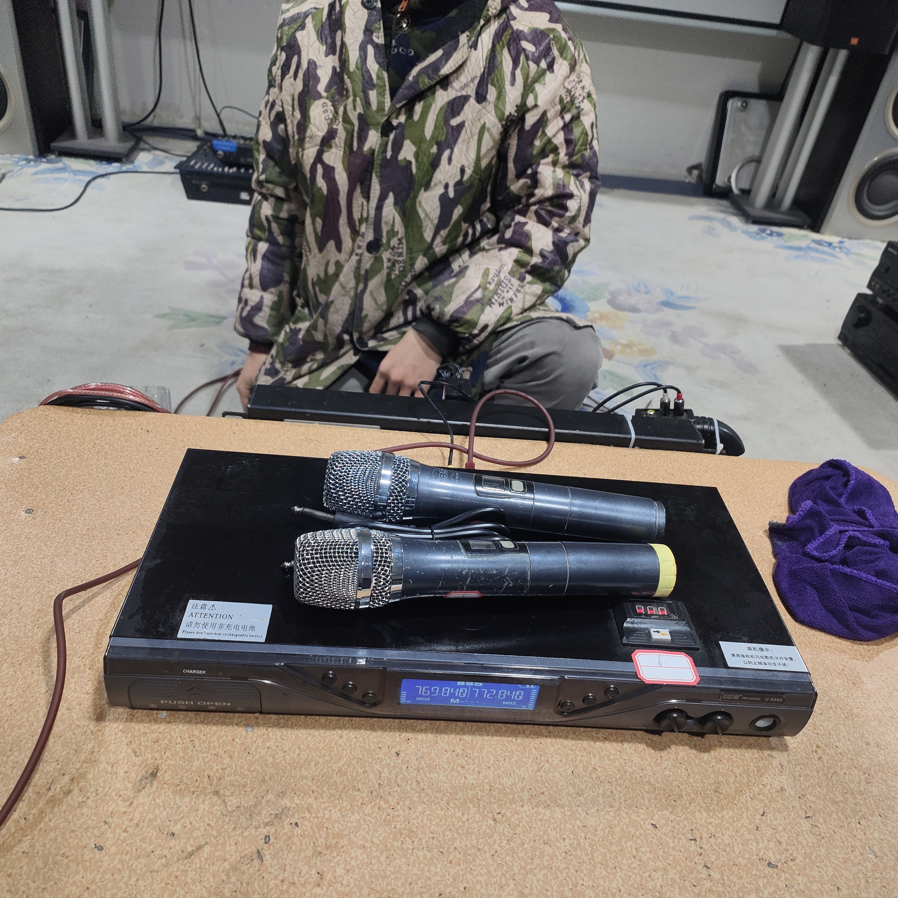 8新 BBS 二手  BBS无线话筒一套，出声，缺开关盖，不支持七天无理由