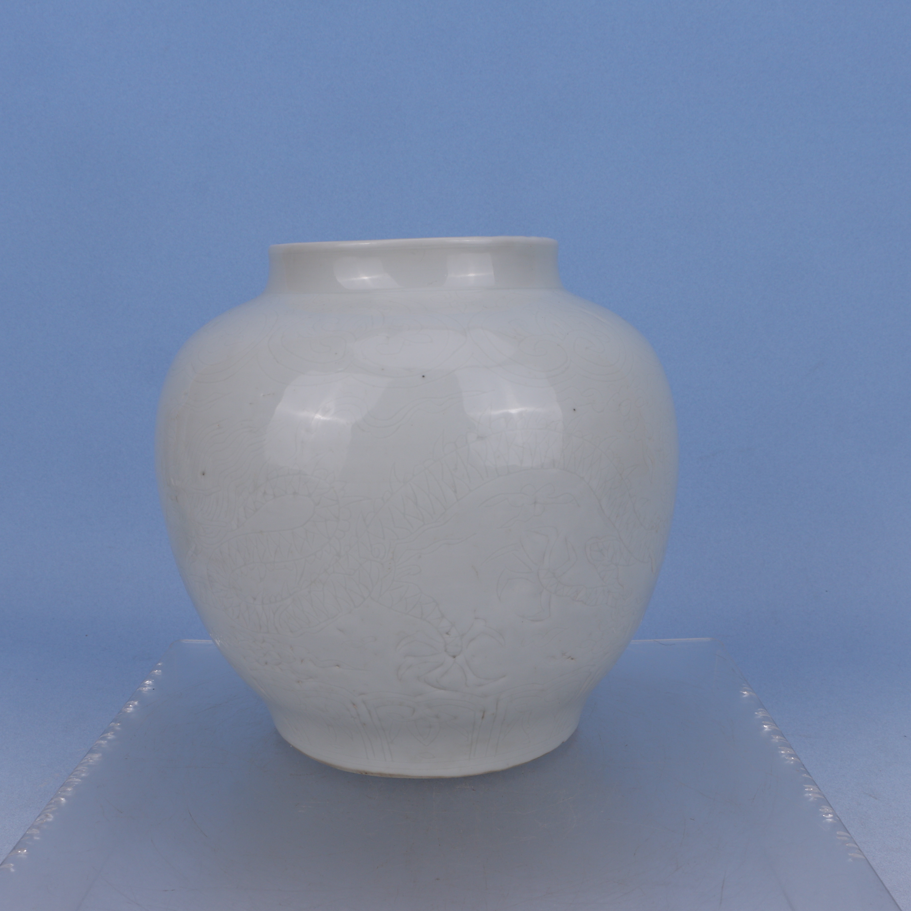 316  明嘉靖   白釉刻花官窑罐