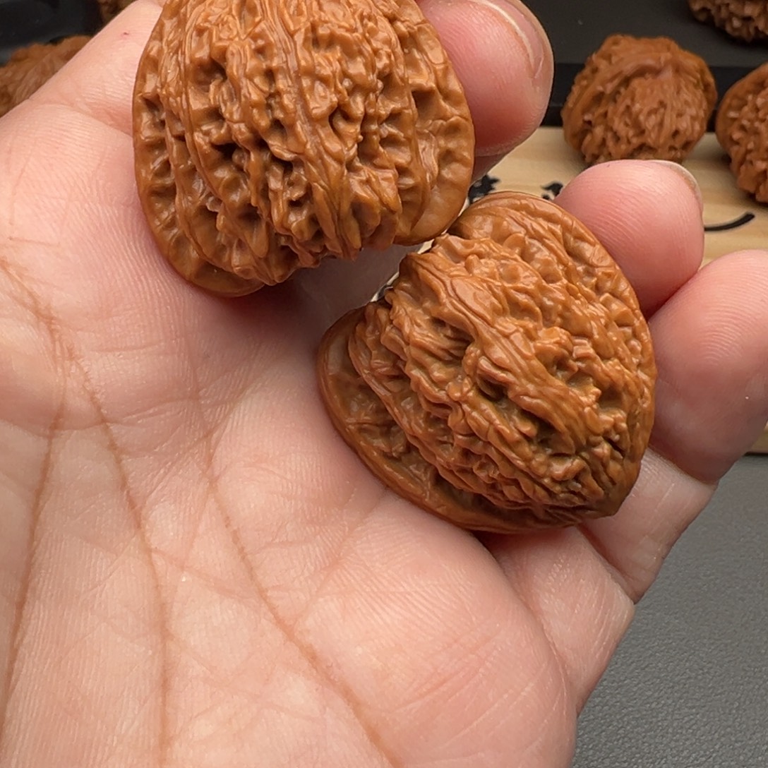 柒***文玩核桃把件蜜纹