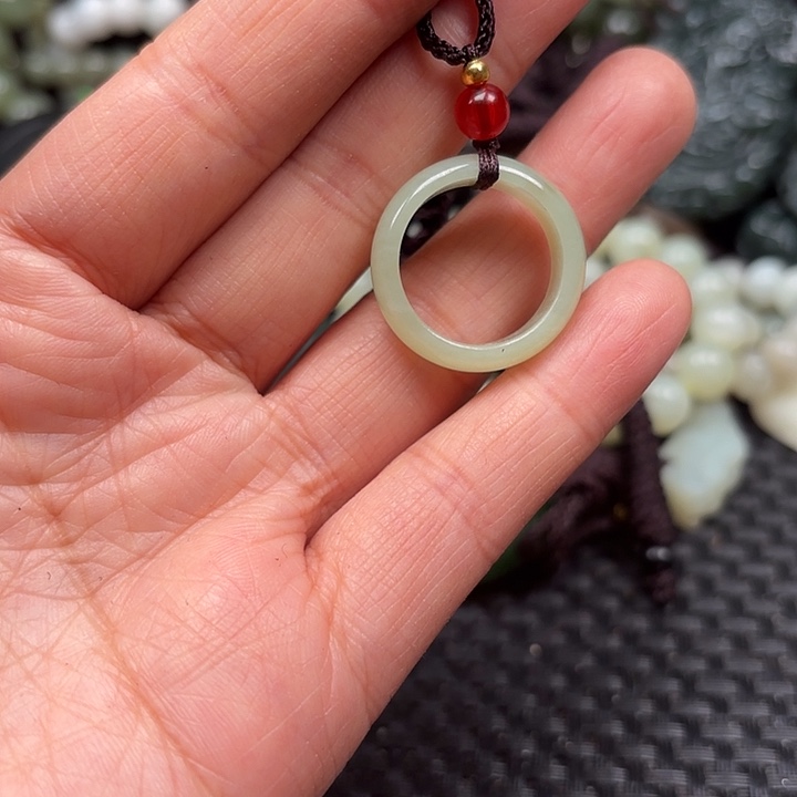 和田玉颈饰未镶嵌