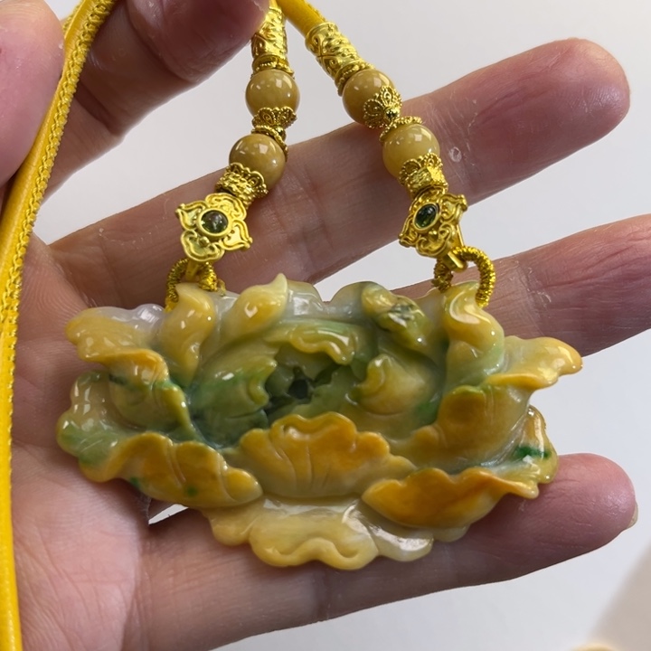 翡翠吊坠(赠链)未镶嵌代编织