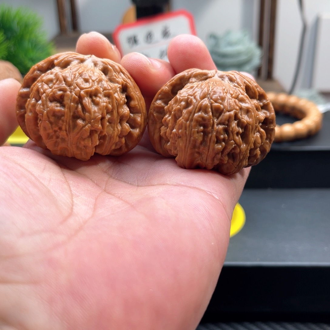 文玩核桃吊坠45闷白