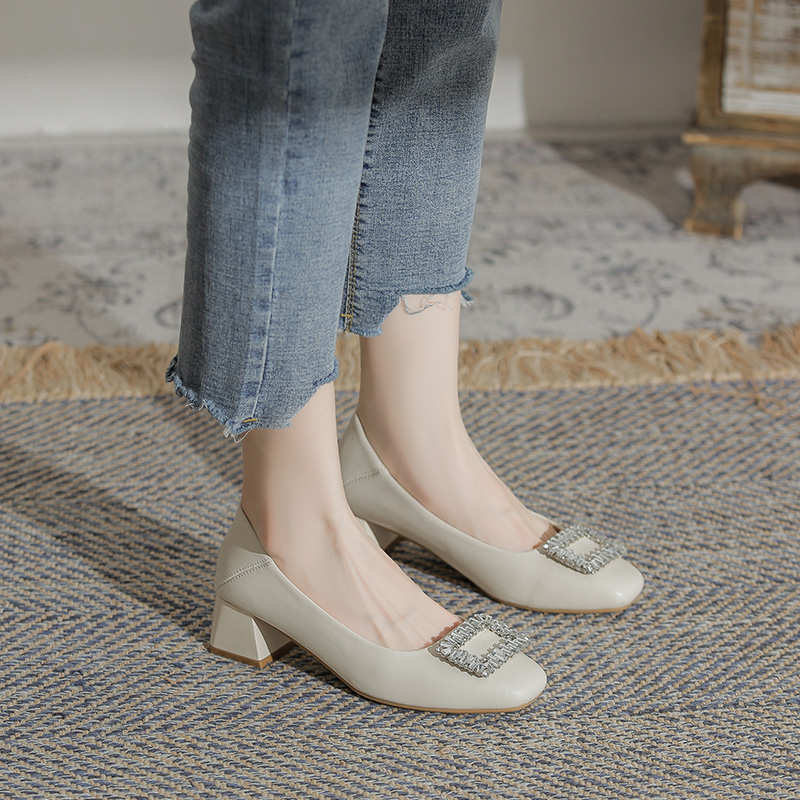 真皮粗跟单鞋女春2025新款水钻中跟浅口瓢鞋妈妈鞋法式职业高跟鞋