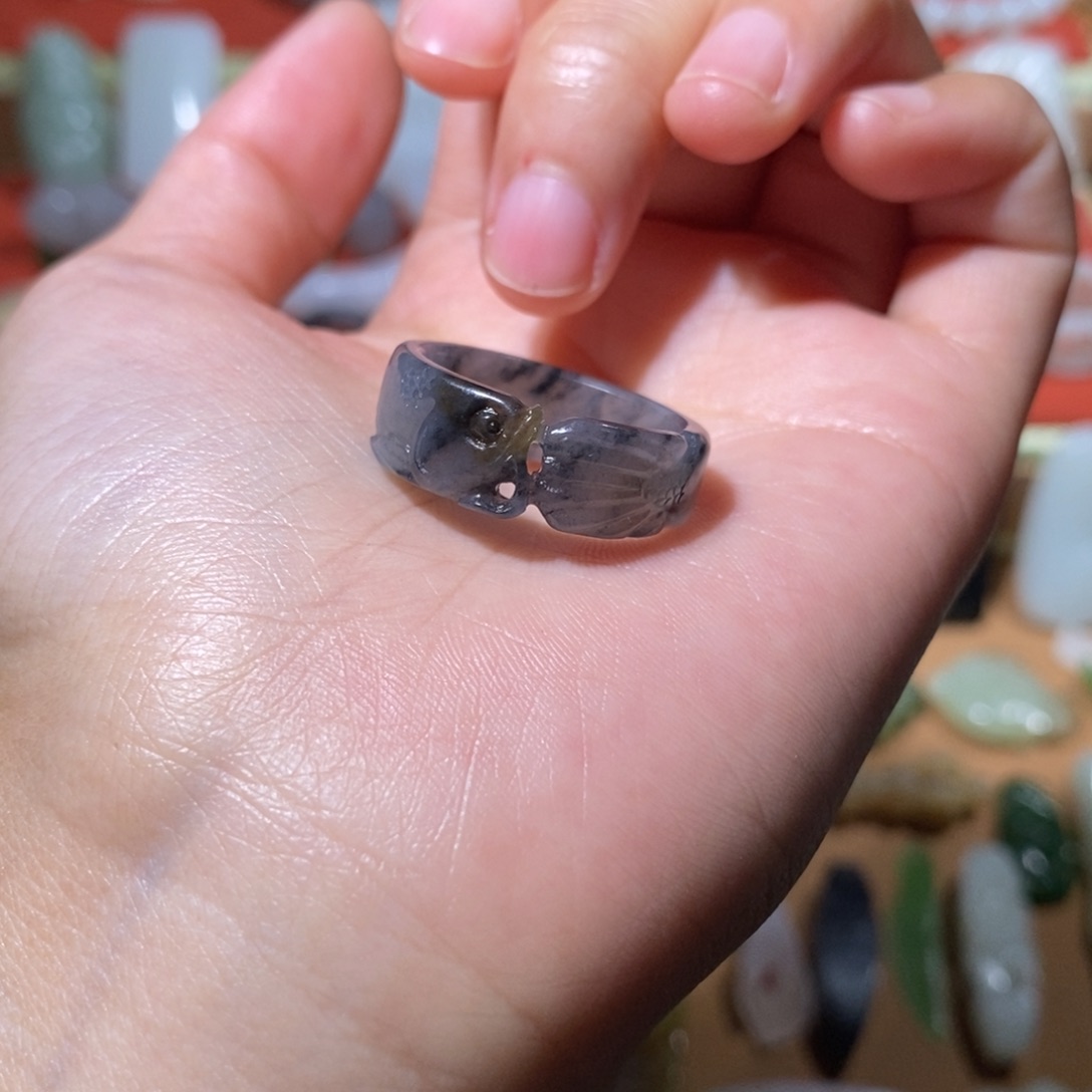 高***走和田玉未镶嵌颈饰