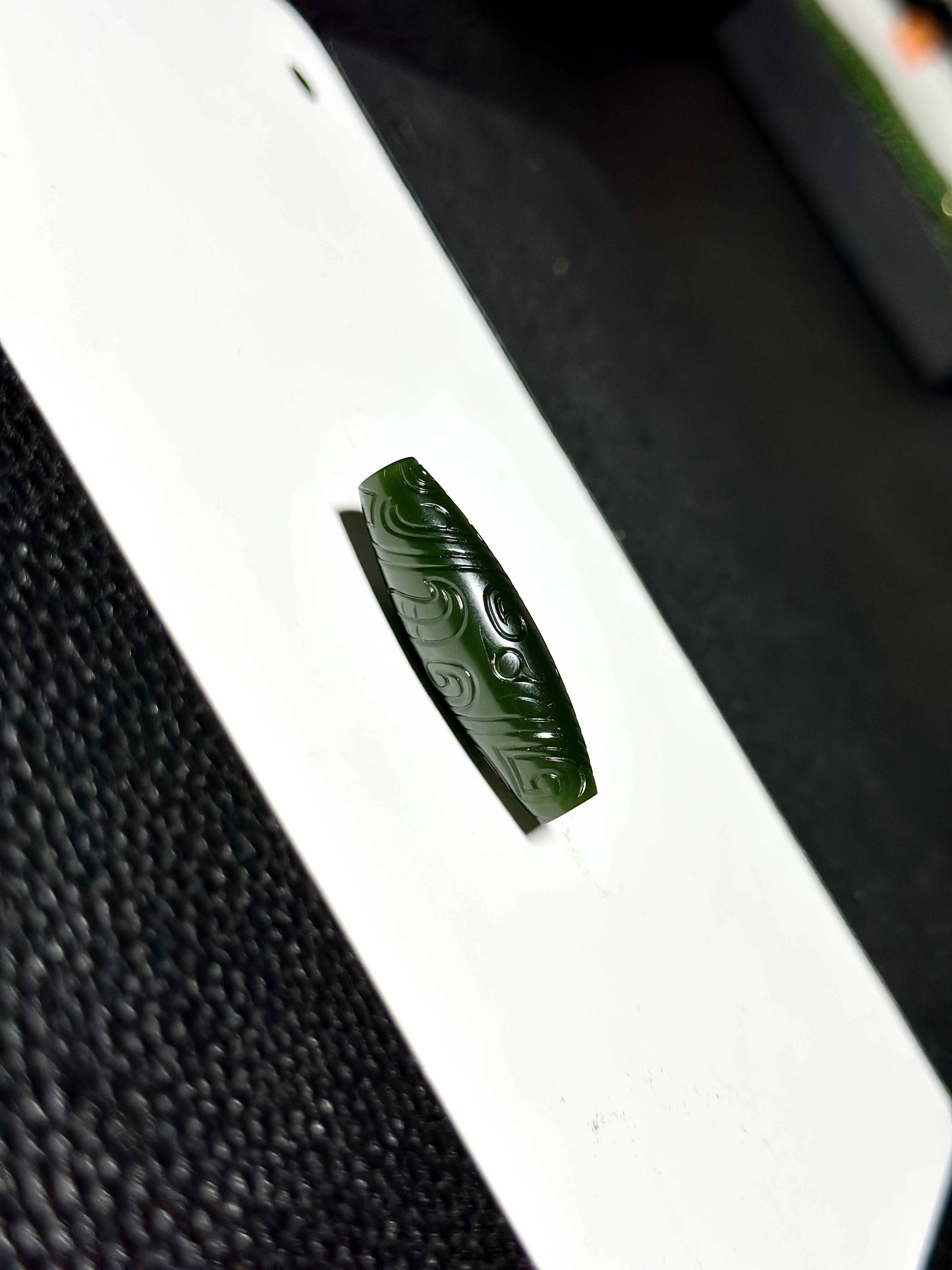 【俄料】和田玉碧玉老坑料浓菠菜绿 西周半坡龙纹 勒子 12.5×39mm