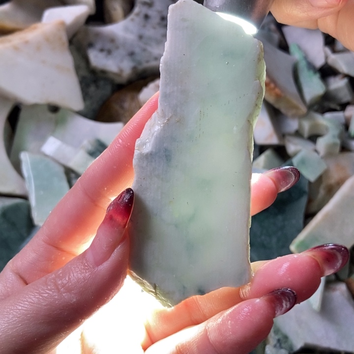 翡翠颈饰未镶嵌天然翡翠