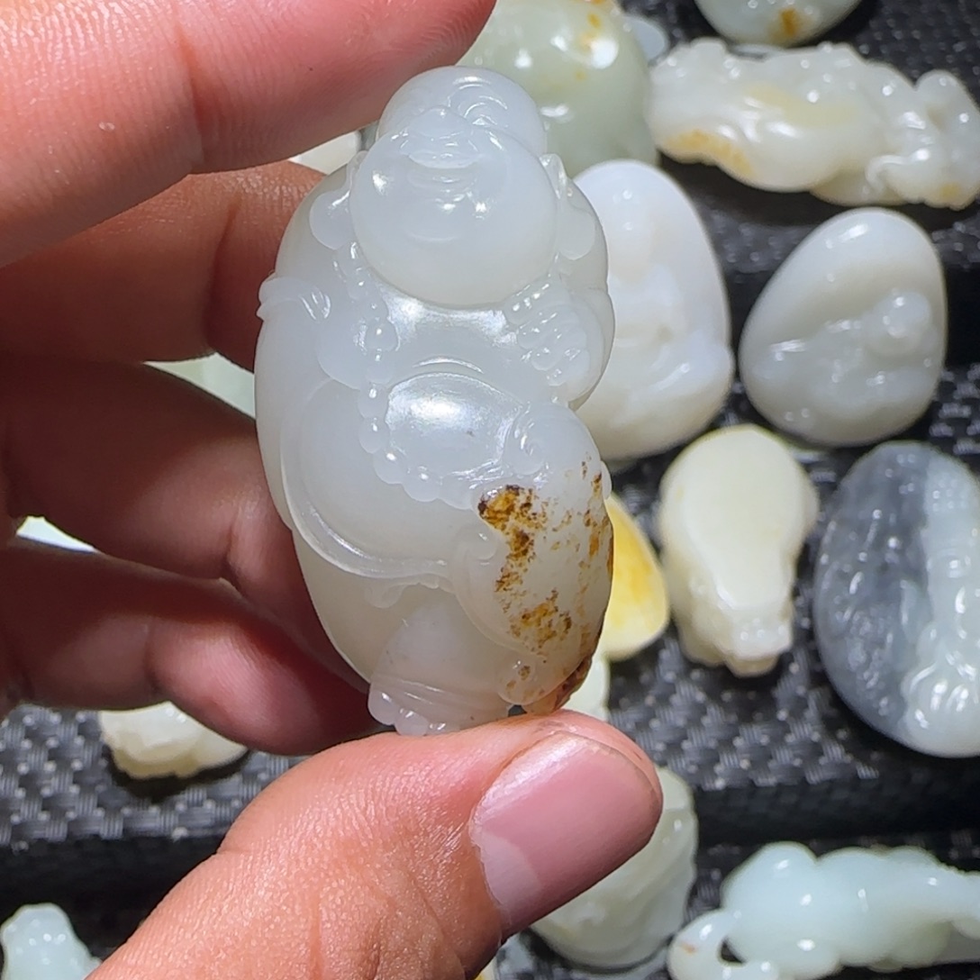 平***淡和田玉未镶嵌颈饰