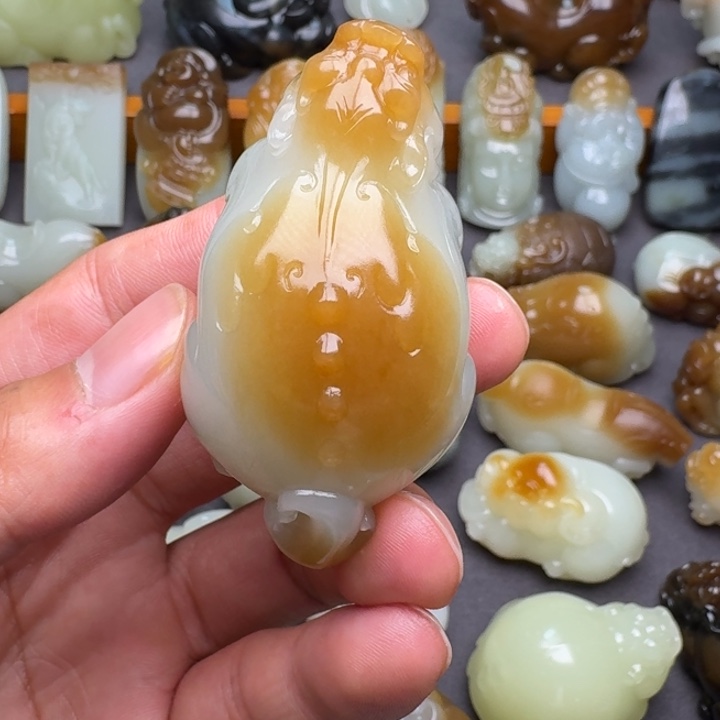 和田玉（糖玉）颈饰未镶嵌你****玩