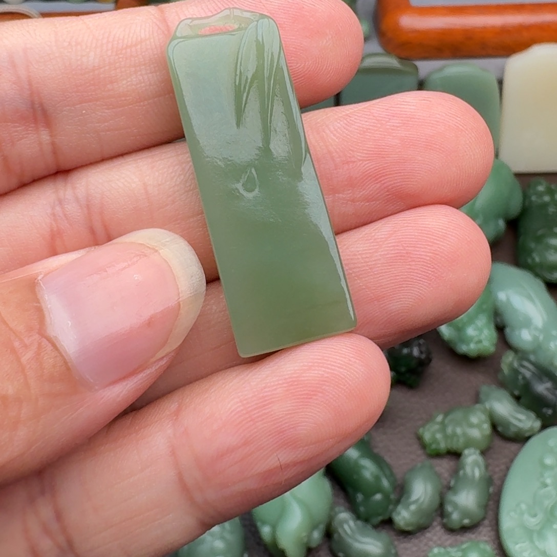 未镶嵌和田玉（碧玉）挂件