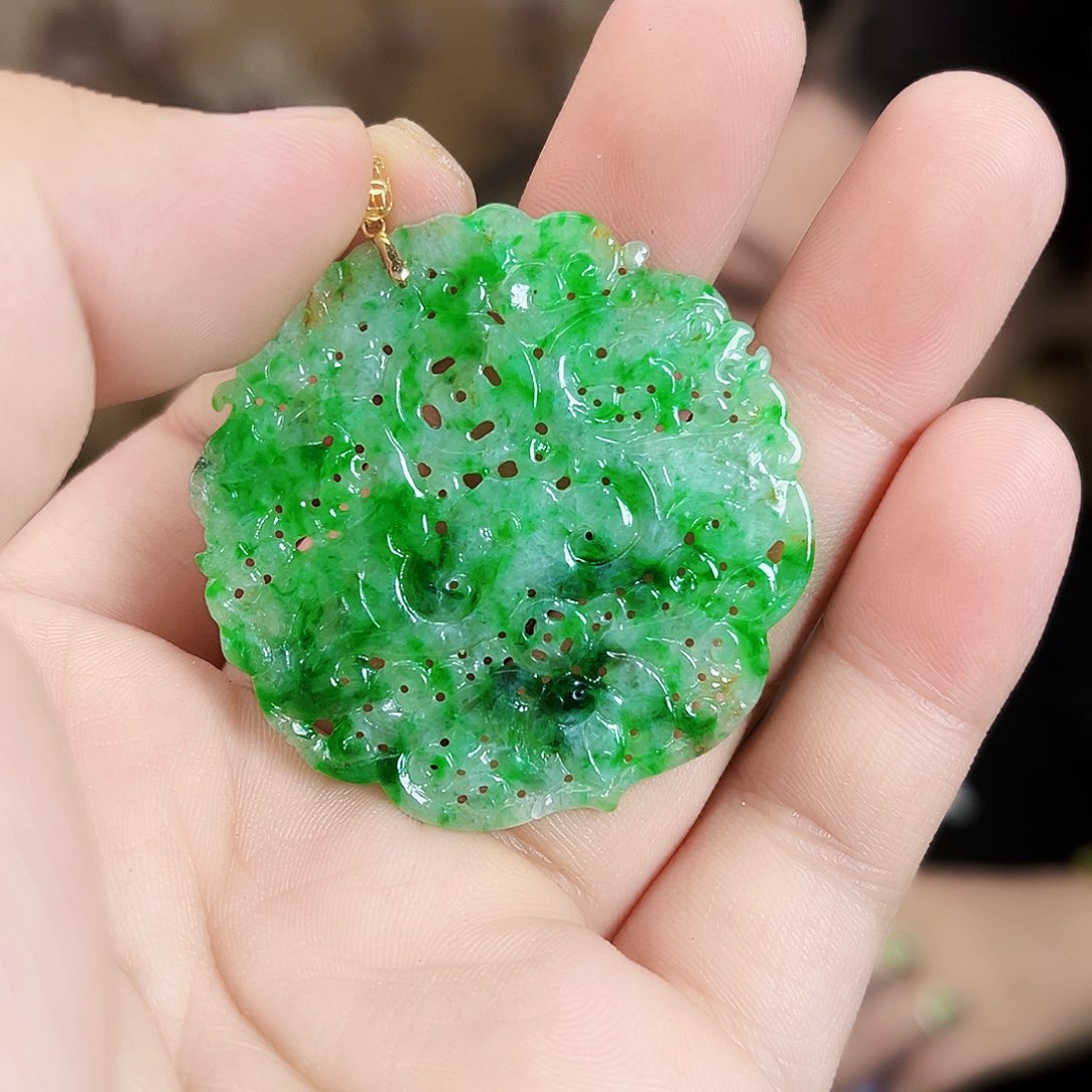 翡翠18K金镶嵌颈饰吊坠