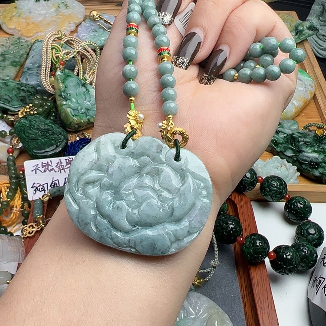 翡翠吊坠(赠链)未镶嵌吊坠