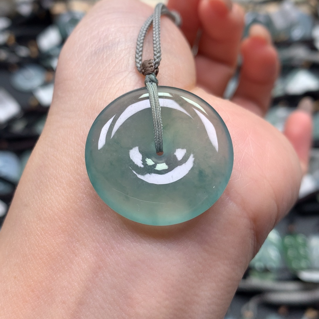 翡翠颈饰未镶嵌扣子