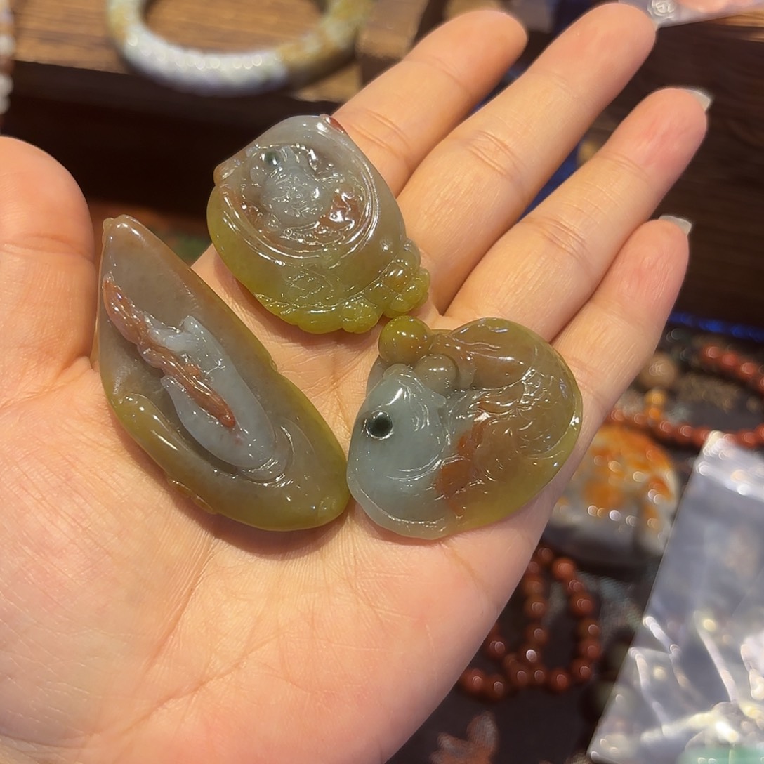 光***线翡翠未镶嵌颈饰原创