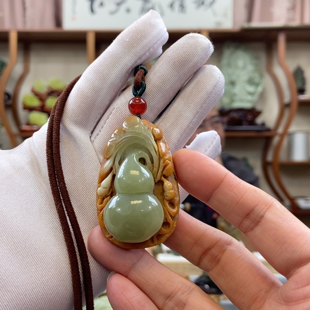 和田玉吊坠未镶嵌凡****志