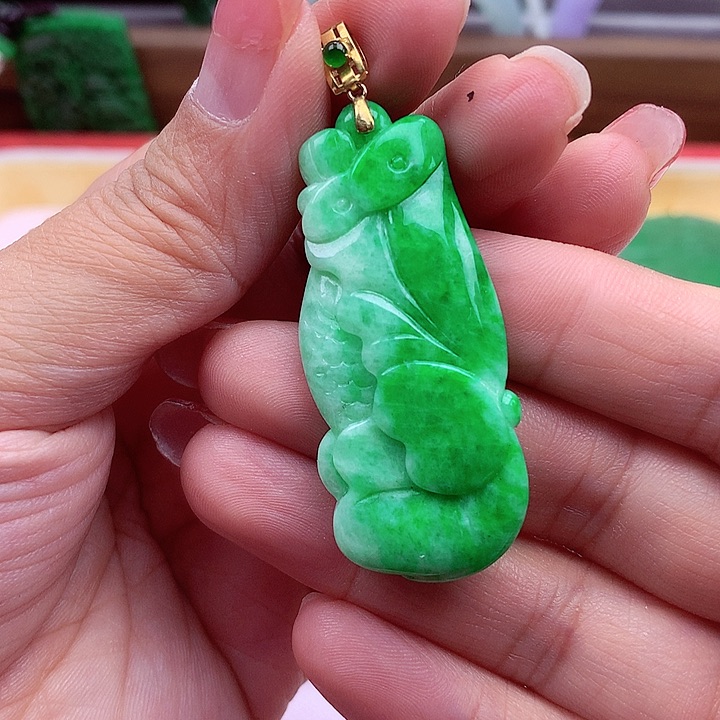 翡翠颈饰18K金镶嵌翡翠