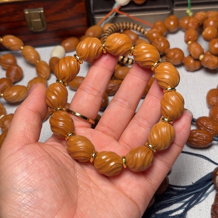 小****橄榄核手串/手链1.5水晶核扭转