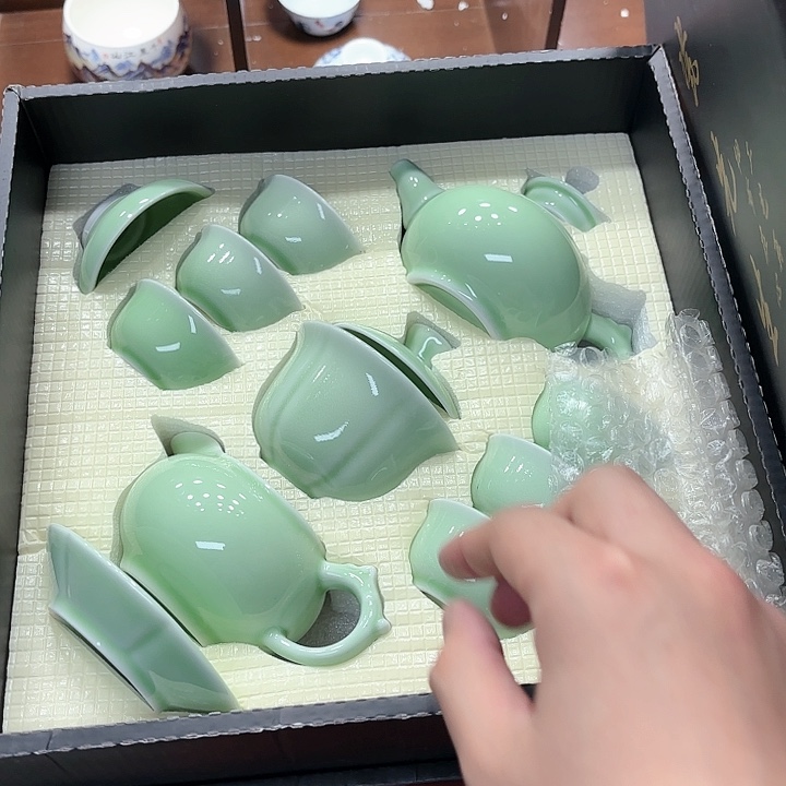 孤品茶具套装等。