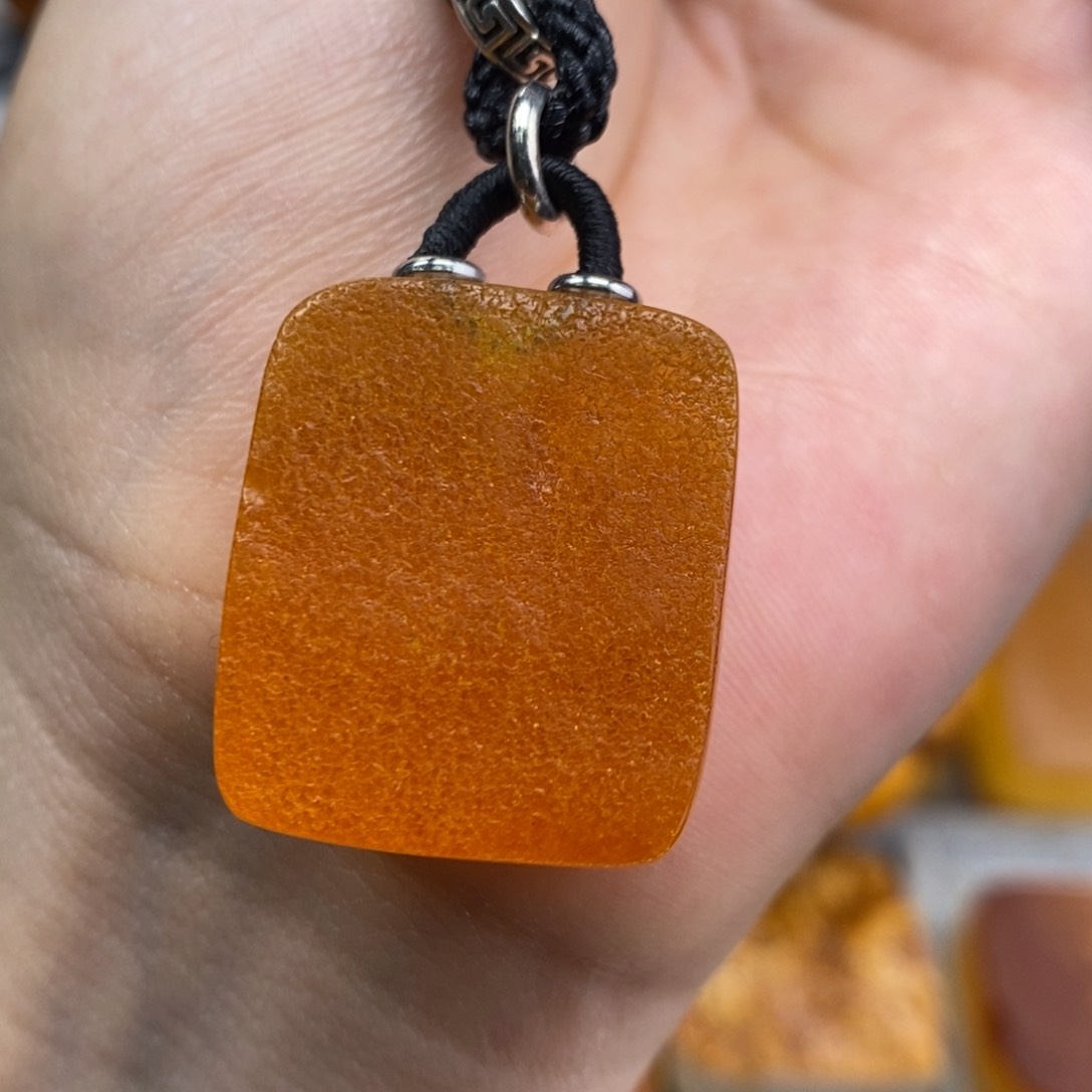 琥珀吊坠(赠链)未镶嵌