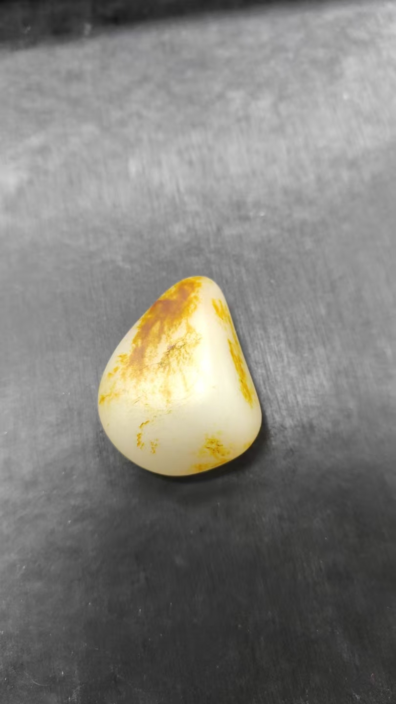 巴依哥精美和田玉29.1克