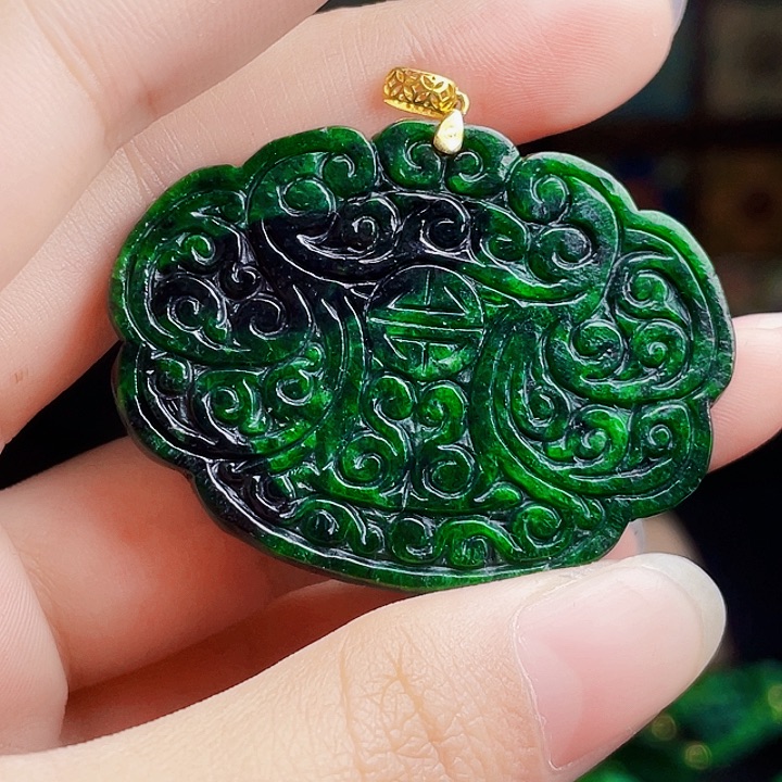 翡翠18K金镶嵌颈饰多样性