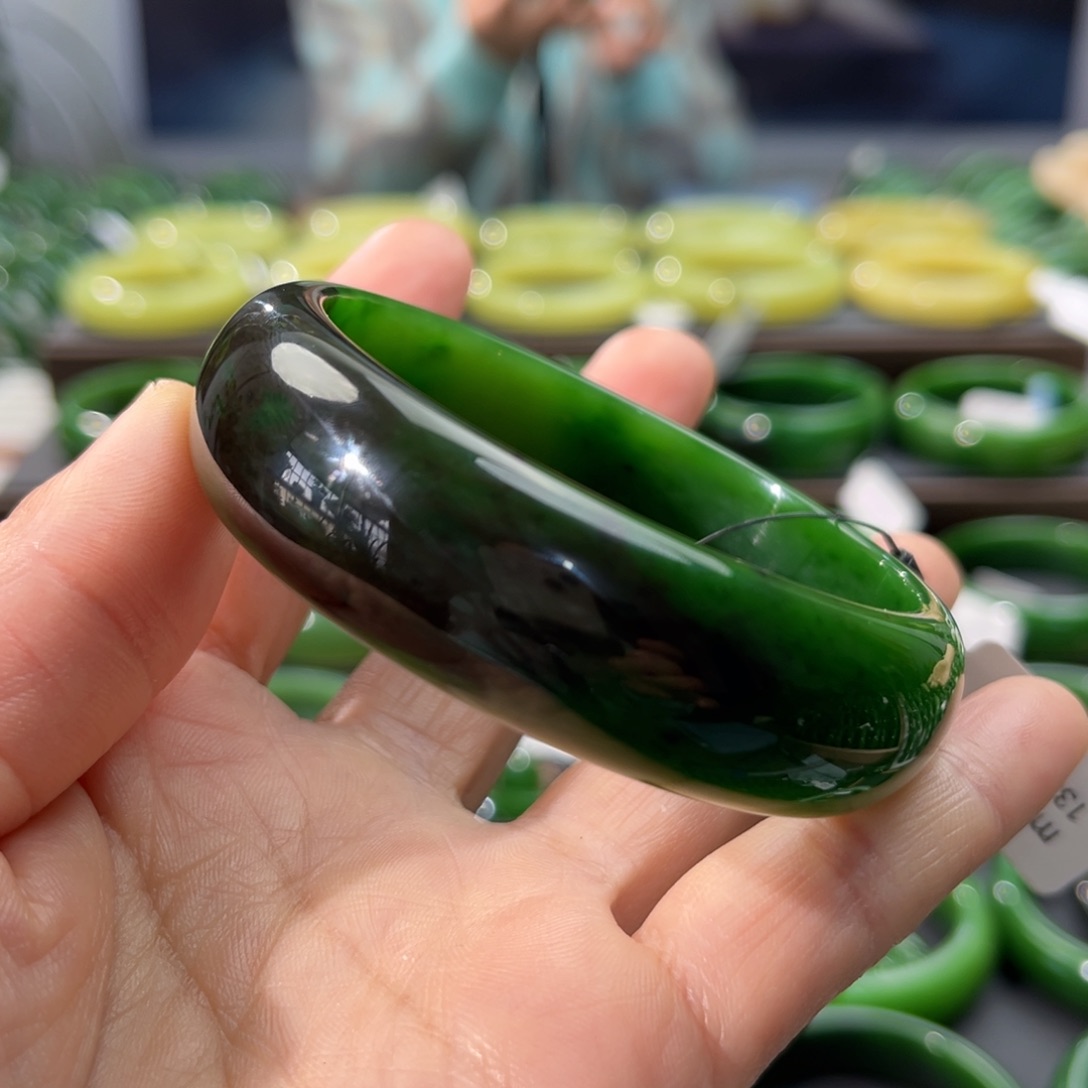 和田玉（碧玉）手镯未镶嵌?**姐