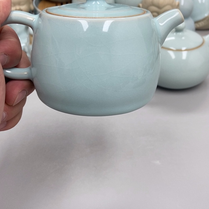 瓷济**晟天青色张君老师井栏壶