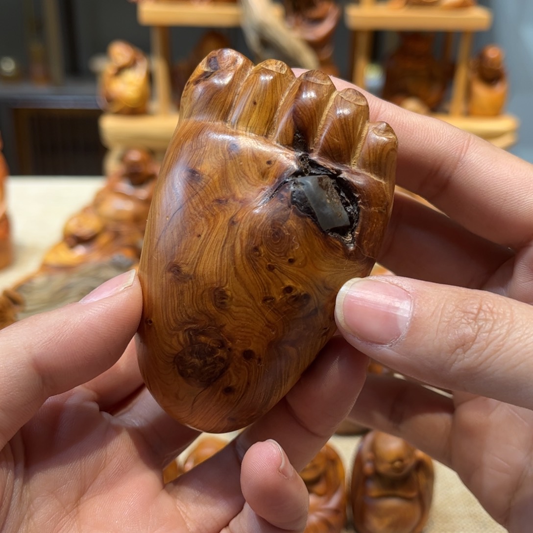 柏木（崖柏）黑油抱石知足常乐