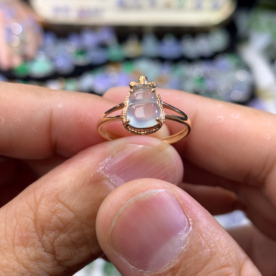 翡翠18K金镶嵌戒指