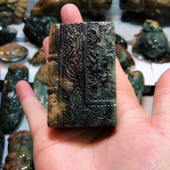岫岩河磨玉（透闪石质玉）把件未镶嵌