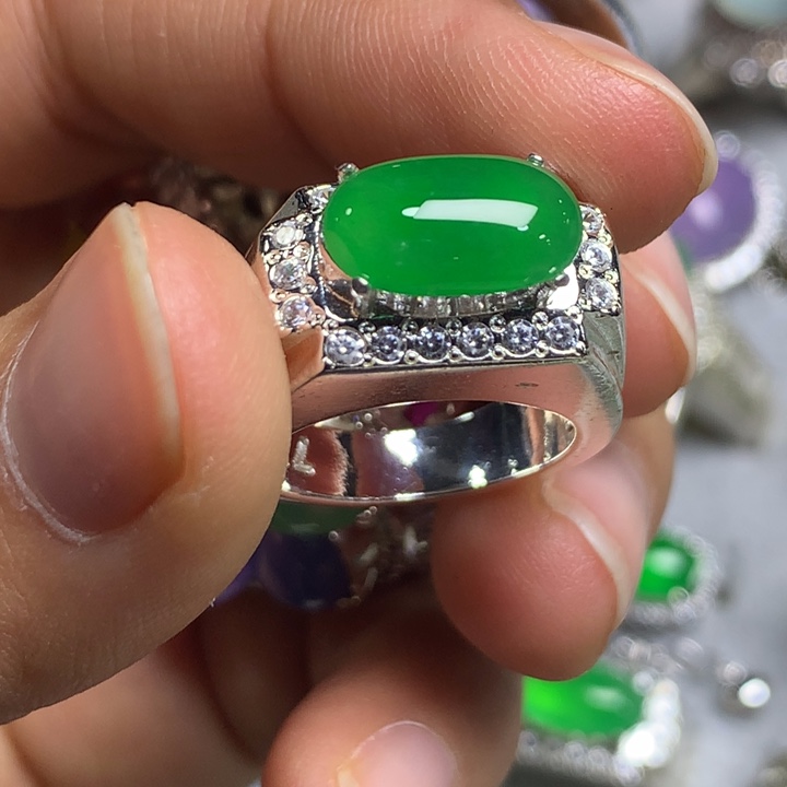 翡翠未镶嵌戒指铜托，卖裸石，需要二次镶嵌