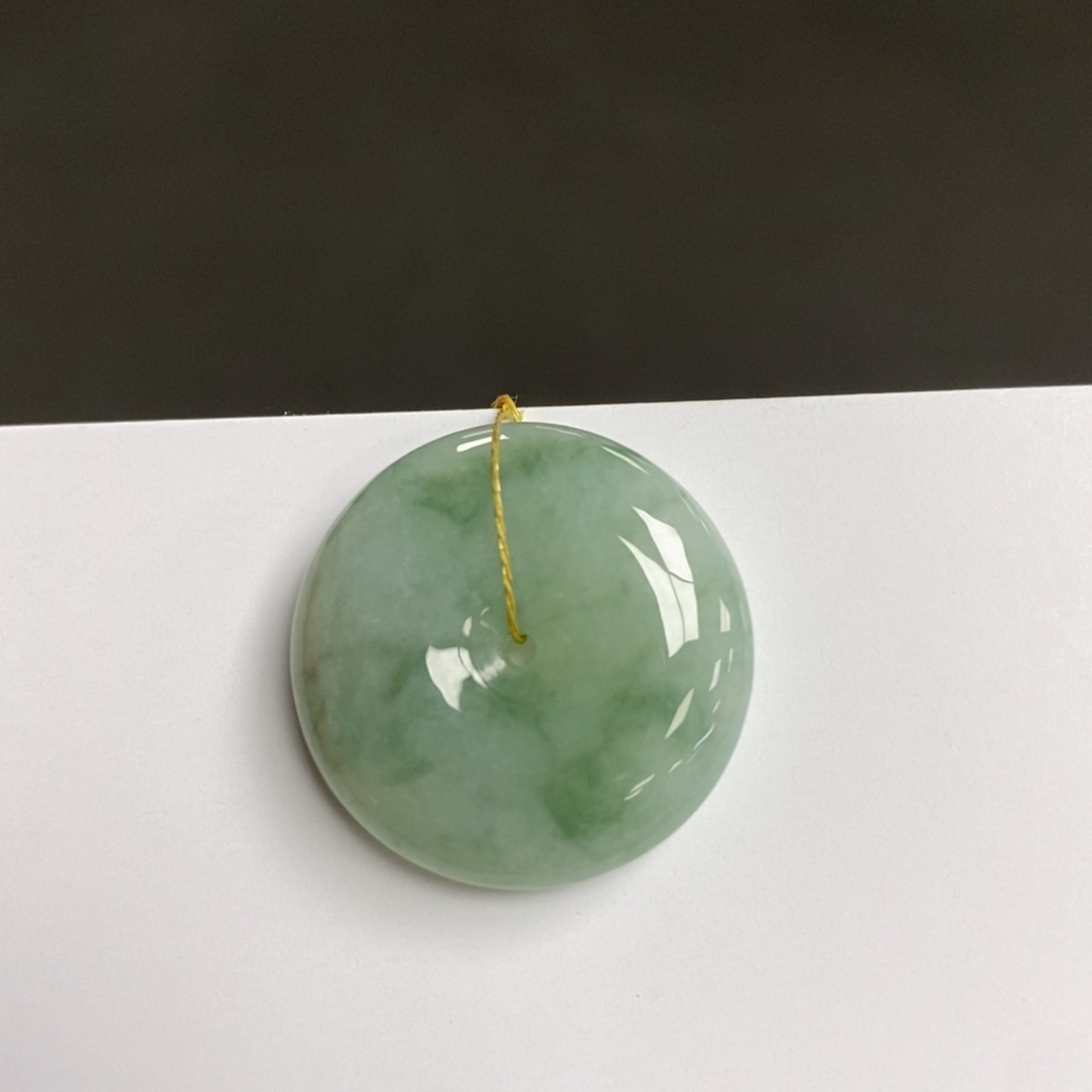 翡翠未镶嵌颈饰平安扣