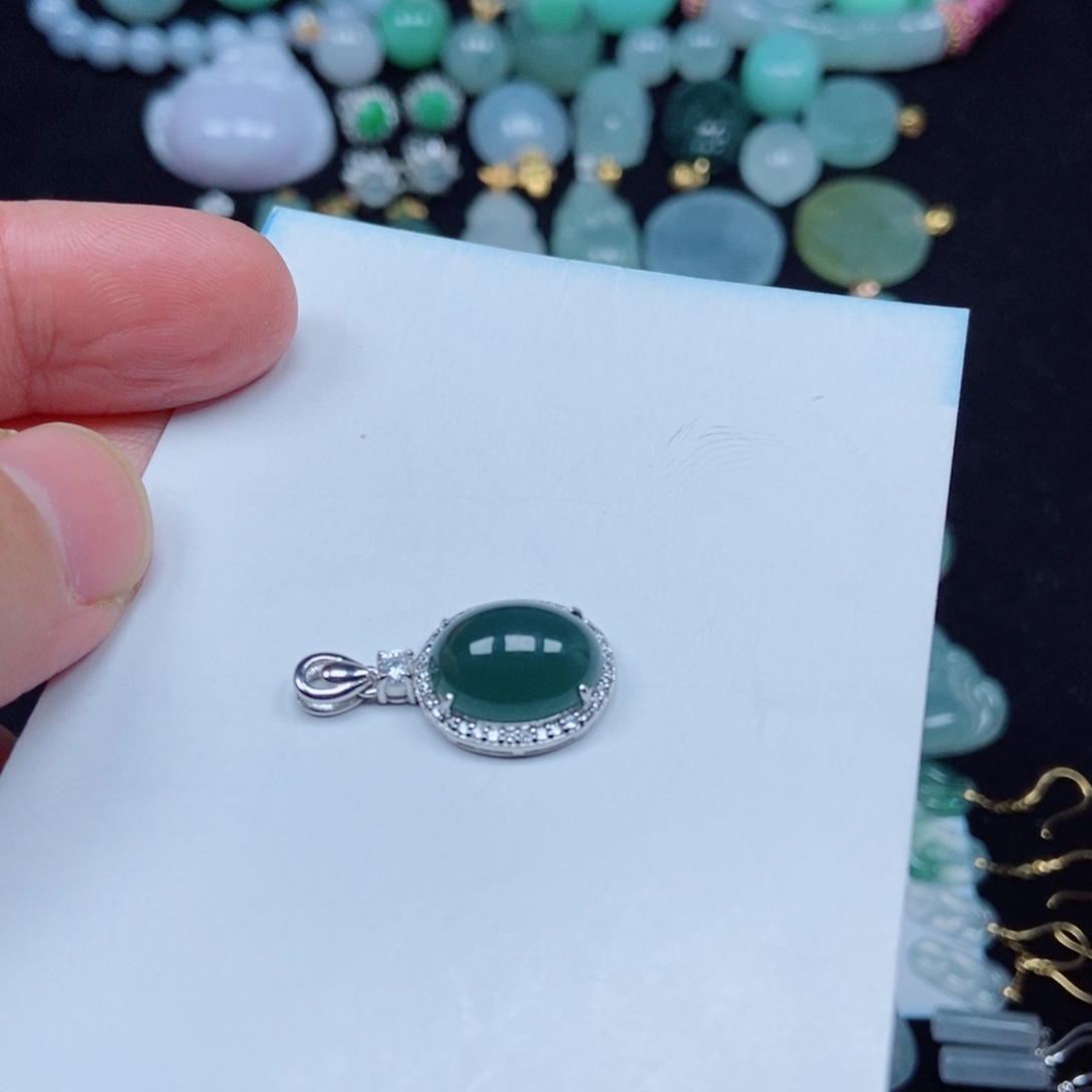 翡翠未镶嵌颈饰蛋面吊坠