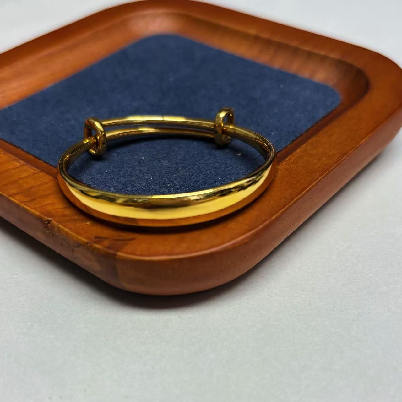 足金999宝宝泥鳅背手镯WH1399