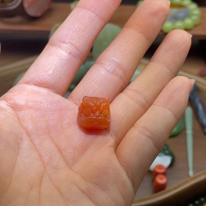 髙***桥和田玉未镶嵌颈饰