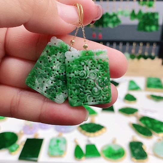 翡翠耳饰18K金镶嵌耳饰