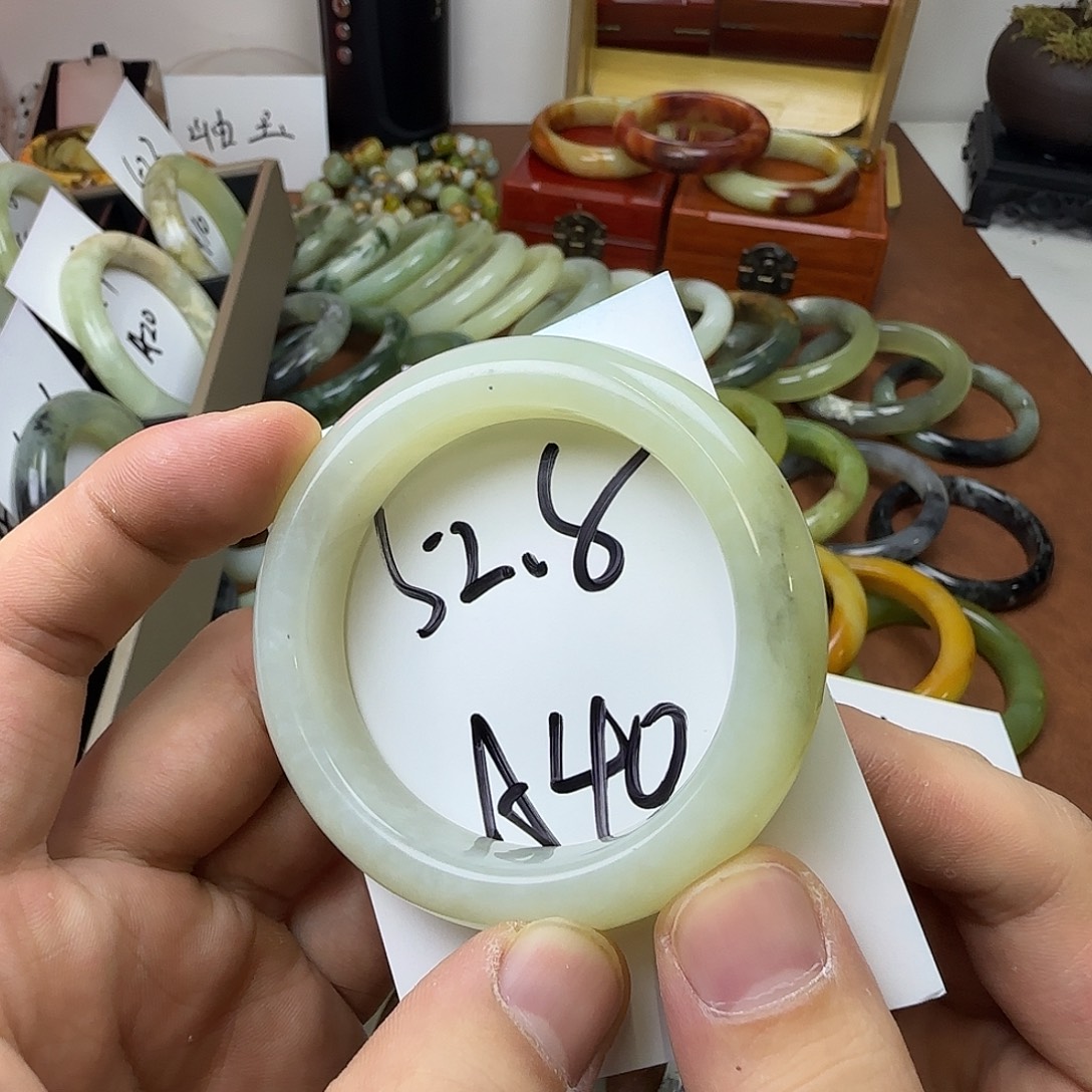 蛇纹石玉未镶嵌手镯