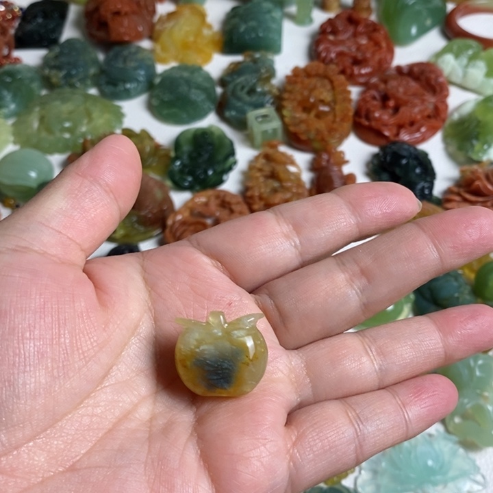 蛇纹石玉颈饰未镶嵌