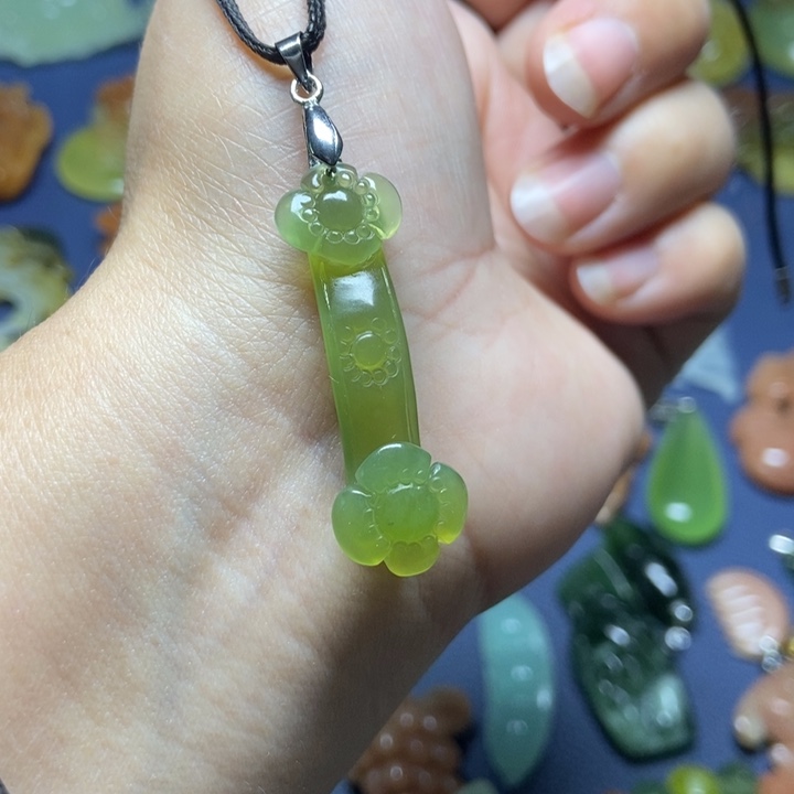 蛇纹石玉挂件未镶嵌