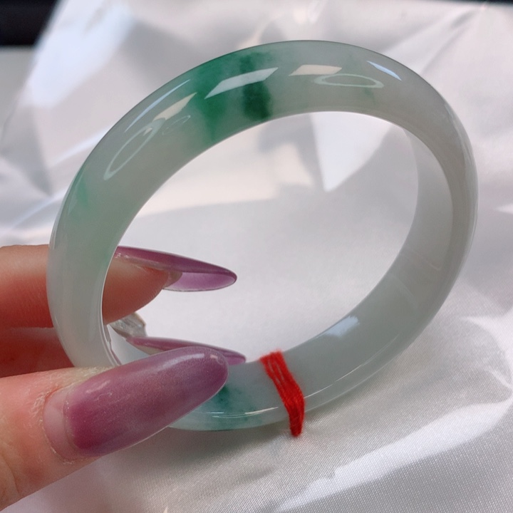 翡翠手镯未镶嵌54圈