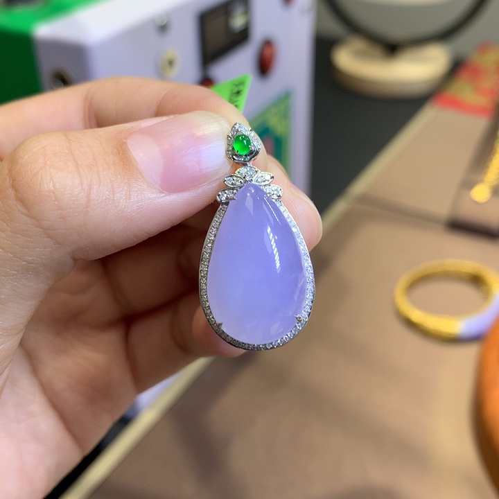 翡翠18K金镶嵌颈饰翡翠