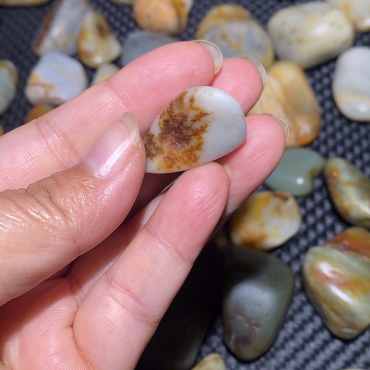 和田玉未镶嵌把件