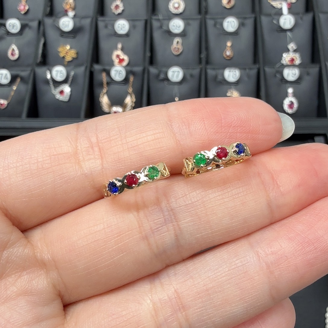 红宝石18K金镶嵌耳环复古三彩0.3克拉