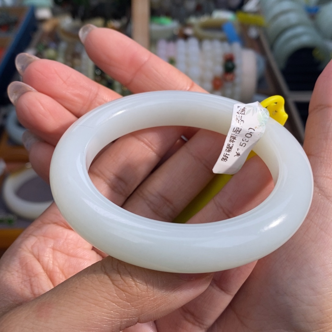 和田玉未镶嵌手镯