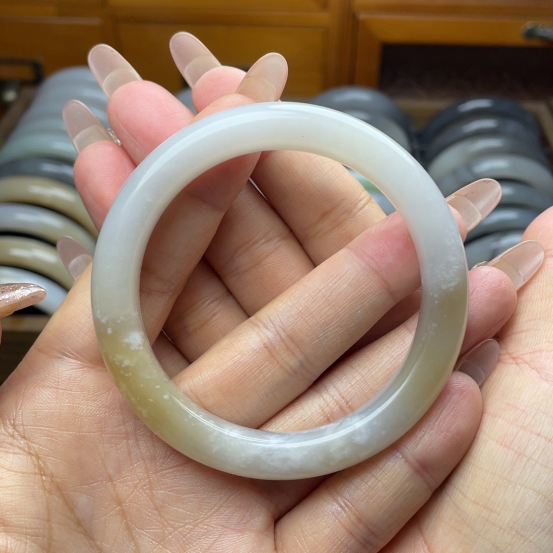 和田玉未镶嵌手镯福利